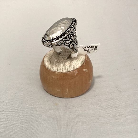 Silver Ring - Picture 3 of 9